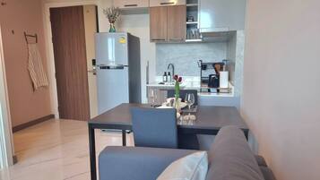Apartment, 1 Bedroom, Accessible, Balcony | Private kitchen