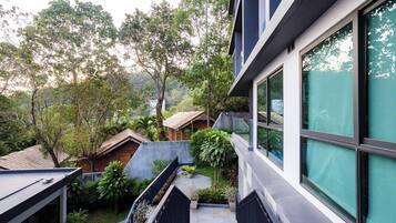 Apartment, 2 Bedrooms, Accessible, Balcony | Property grounds