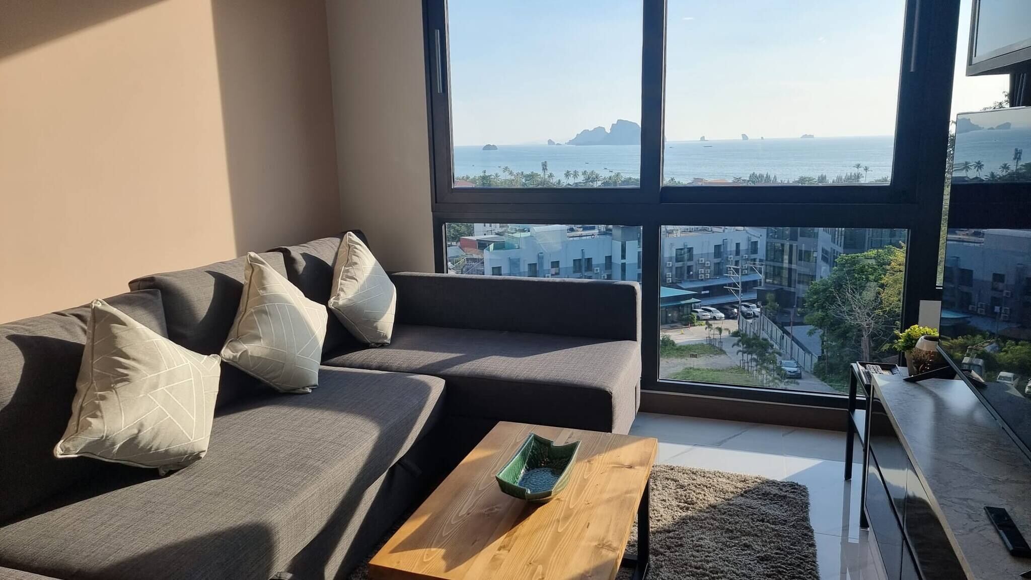 Apartment, 1 Bedroom, Accessible, Balcony | Living area