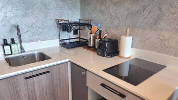 Apartment, 1 Bedroom, Accessible, Balcony | Private kitchen