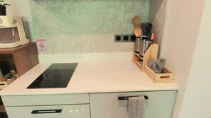 Apartment, 2 Bedrooms, Accessible, Balcony | Private kitchen