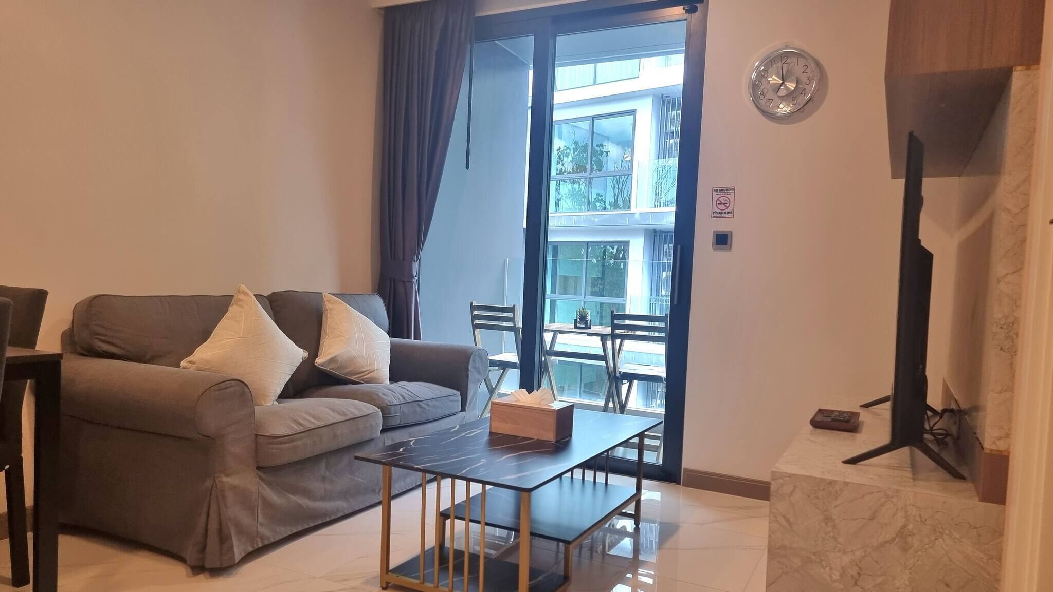 Apartment, 1 Bedroom, Accessible, Balcony | Living area