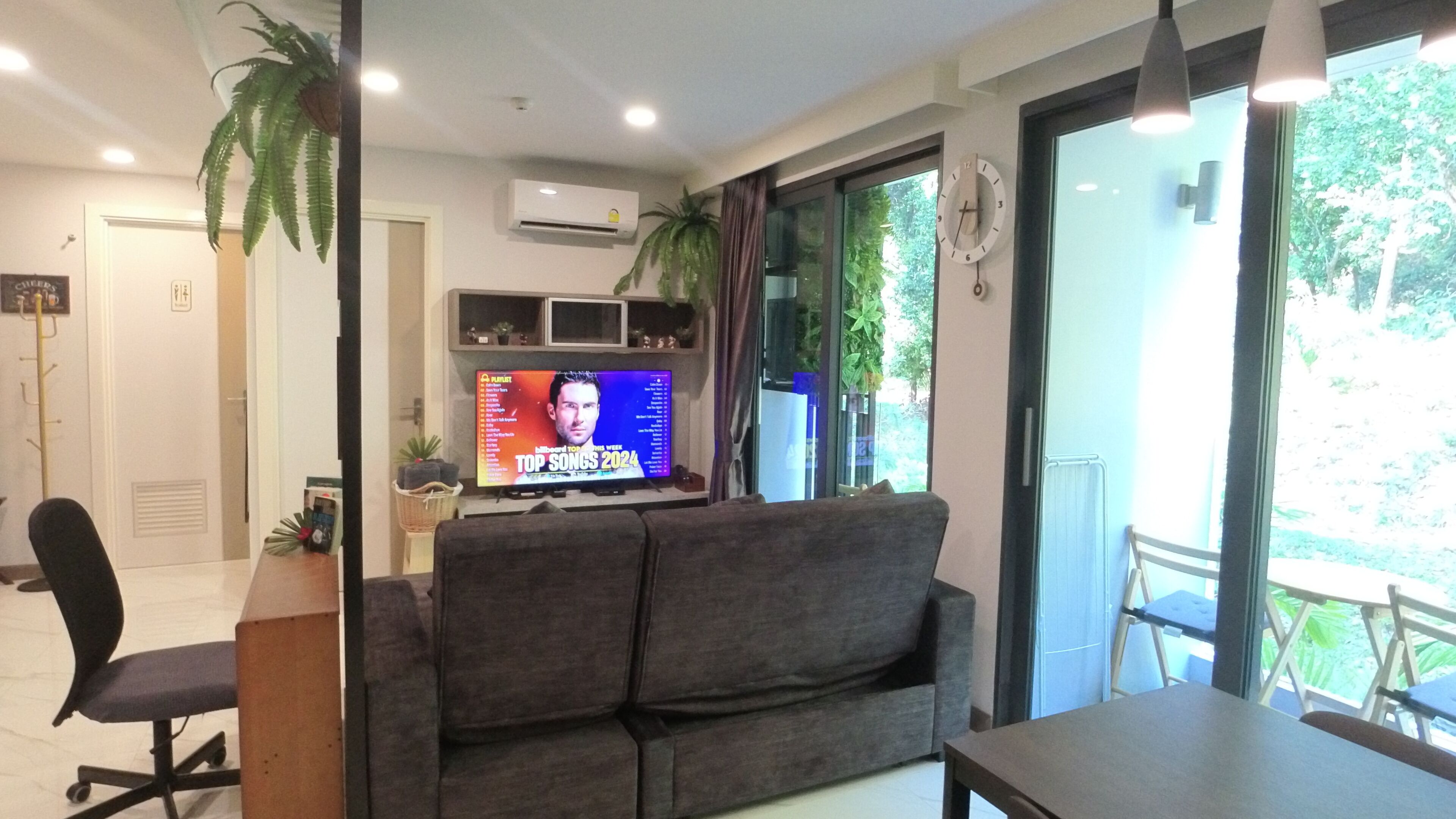 Apartment, 2 Bedrooms, Accessible, Balcony | Living room