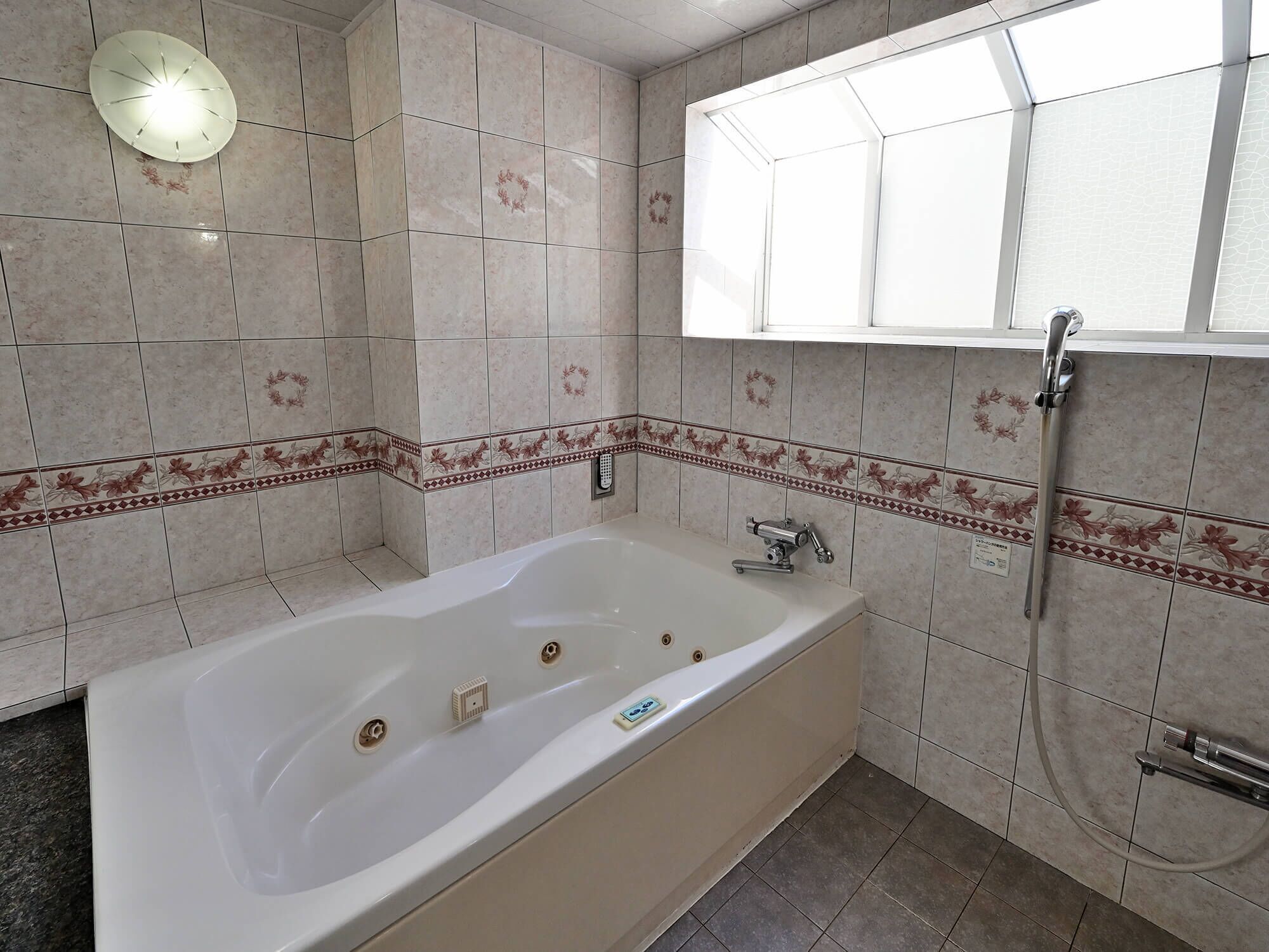 Standard Double Room | Bathroom | Separate tub and shower, free toiletries, hair dryer, bidet