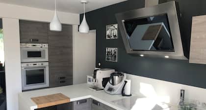 Large comfortable house with swimming pool in the countryside