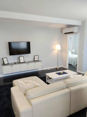 5 عدّة غرف نوم ومكواة/لوح كي وخدمة الإنترنت وملاءات أسرّة