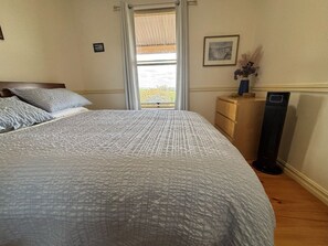 2 quartos, ferros/tábuas de passar roupa, Wi-Fi, roupa de cama