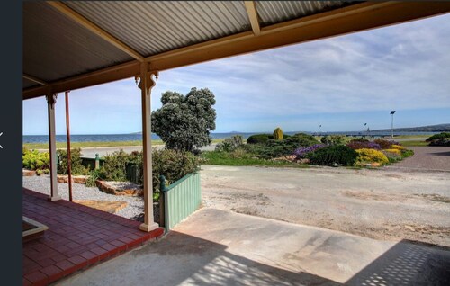Absolute Beachfront Cottage - Seaside Retreat- Glorious North Shields