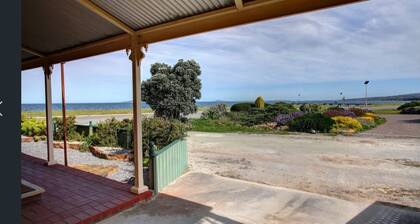 Absolute Beachfront Cottage - Seaside Retreat- Glorious North Shields