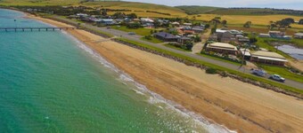Seagrass -Absolute Beachfront Cottage - Seaside Retreat- Glorious North Shields