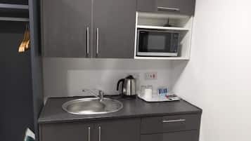 Frigorifero, microonde, macchina per tè/caffè