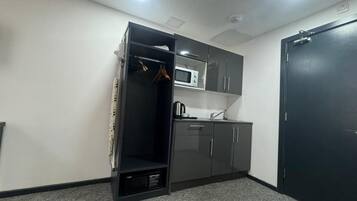 Frigorifero, microonde, macchina per tè/caffè