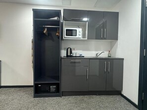 Fridge, microwave, coffee/tea maker - Kick back relax stylish space 1 (Nottingham)
