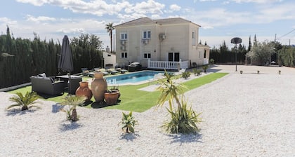 Luxury chalet 20 minutes from Valencia
