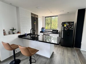 Mikrobølgeovn, ovn, kogeplade, kaffe-/temaskine