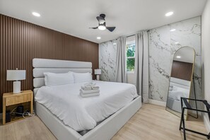 3 soverom, skrivebord, strykejern/-brett og wi-fi