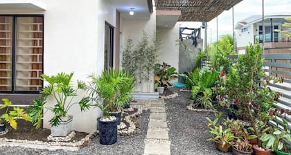 Bloomstone 2BR Family Suite in Gensan