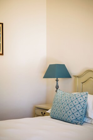 3 slaapkamers, een strijkplank/strijkijzer, internet, beddengoed