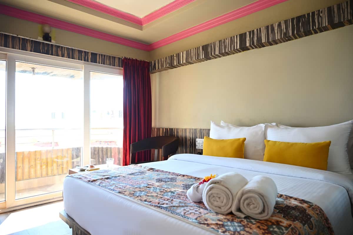 Cottage, Partial Sea View | Desk, iron/ironing board, free WiFi