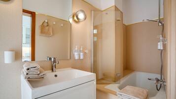 Douche, sèche-cheveux