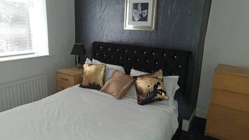 House, 6 Bedrooms | 6 bedrooms