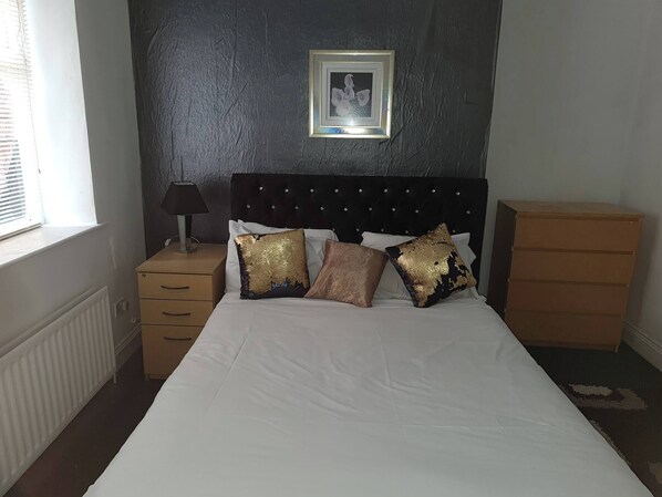 House, 6 Bedrooms