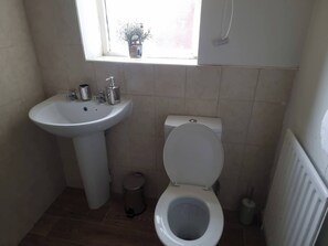 House, 6 Bedrooms | Bathroom