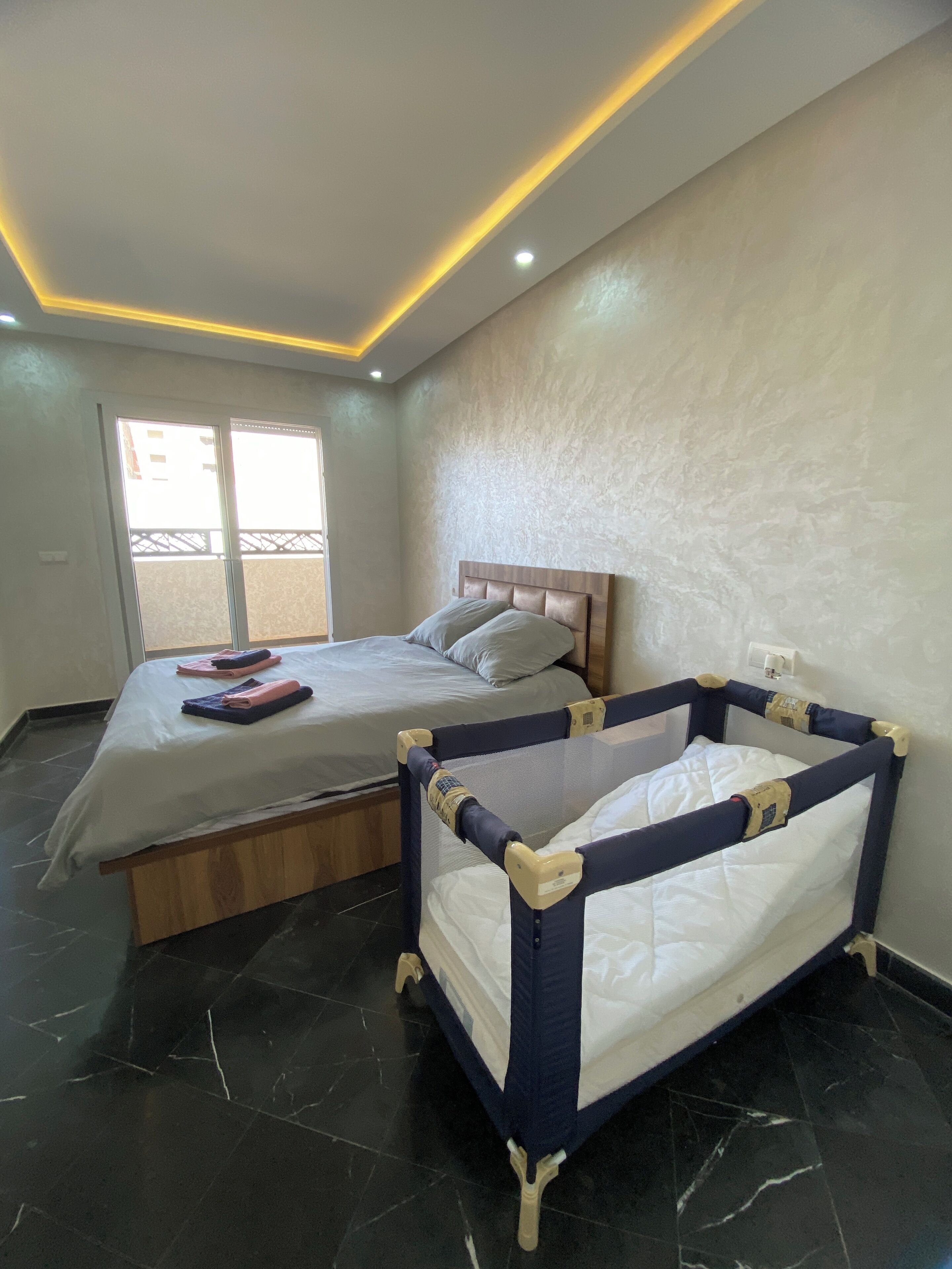 2 多间卧室、熨斗/熨衣板、WiFi、床单