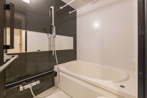 Apartamento, lanai, vistas a la ciudad | Cortinas opacas y sistema de insonorización