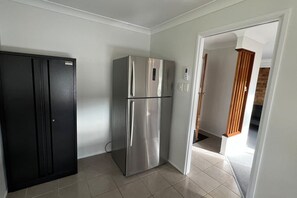 Interior - 3 Bed House free parking,Master with A/C (Regents Park)
