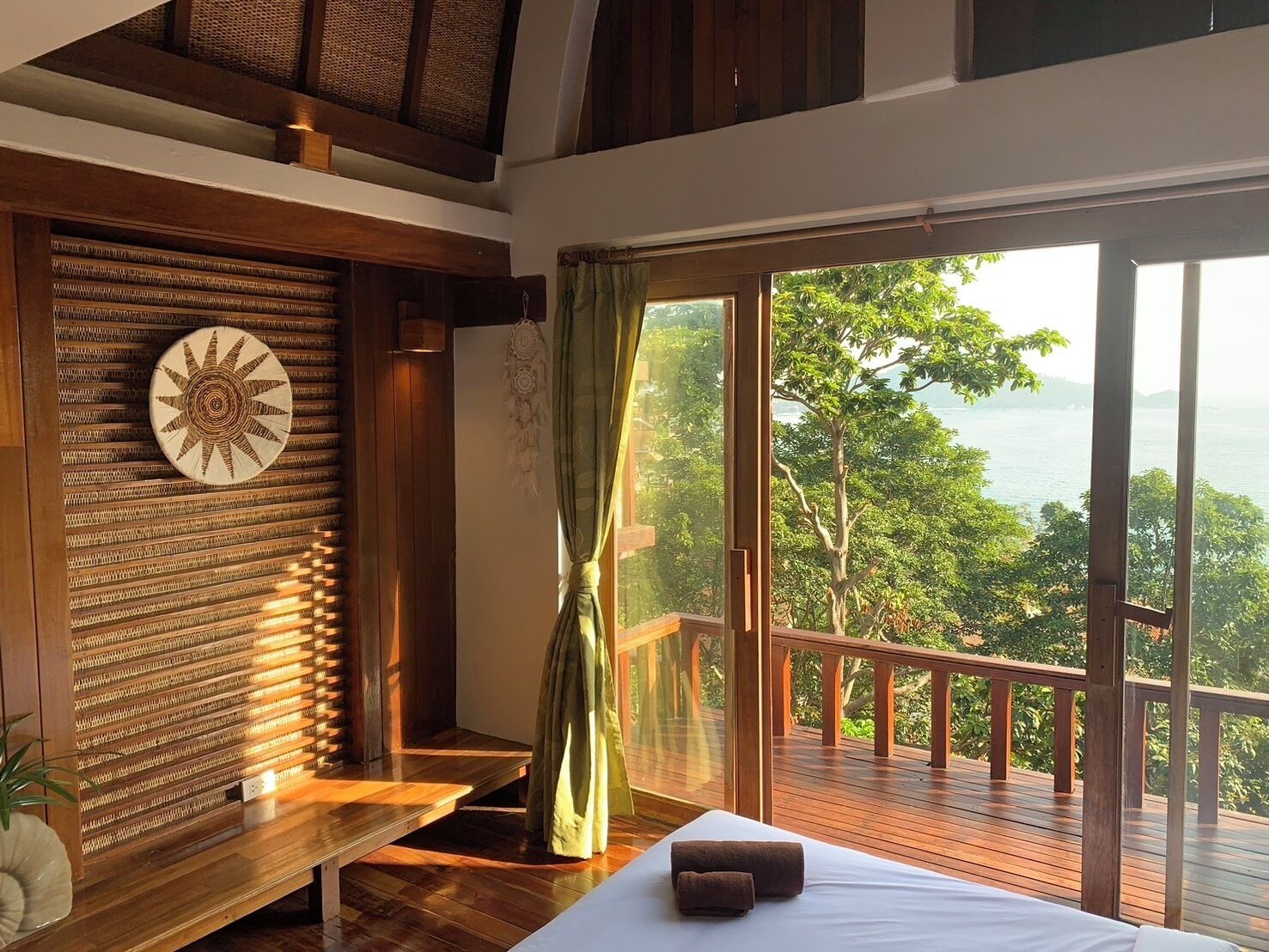 클래식 스위트, 부분 바다 전망 | 객실 내 금고, 암막 커튼, 무료 WiFi