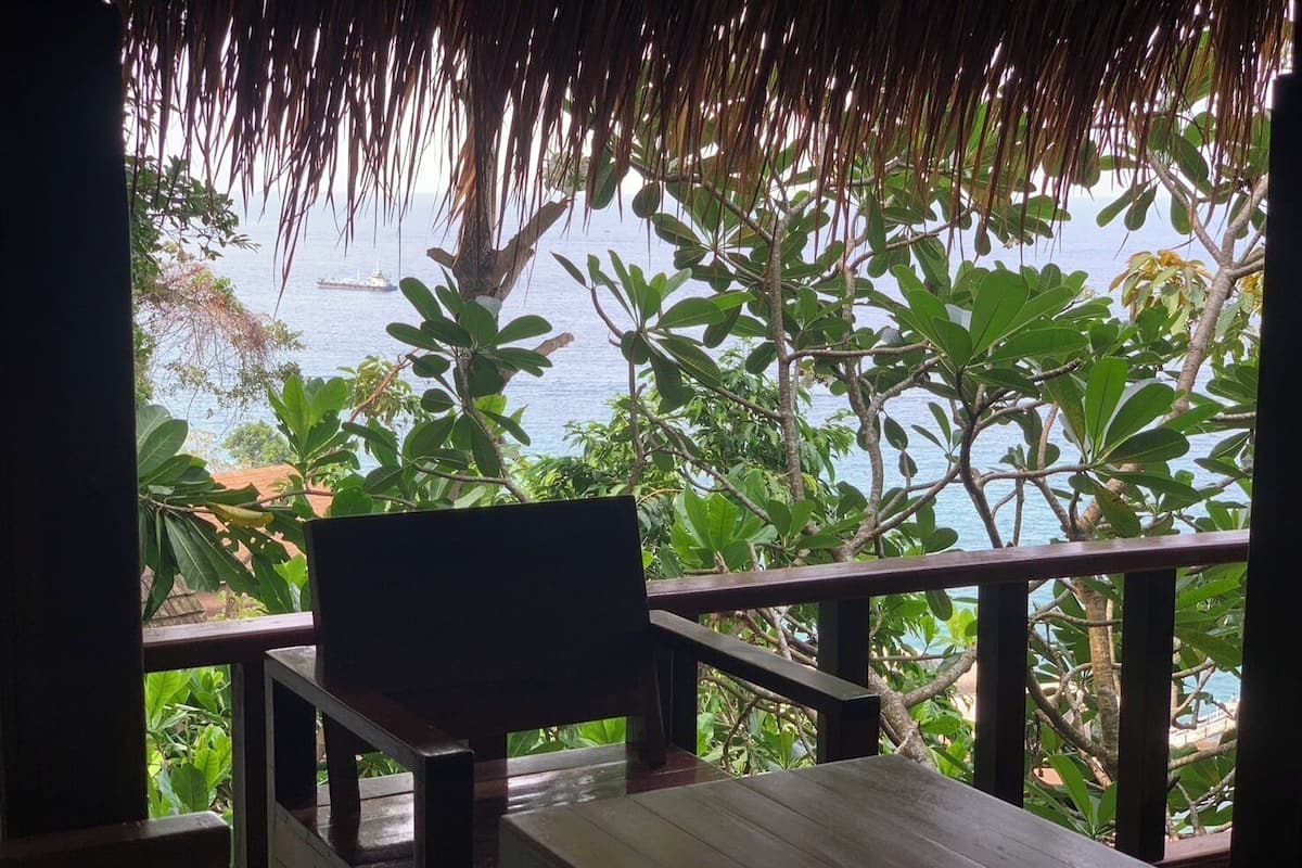 In-room safe, blackout drapes, free WiFi