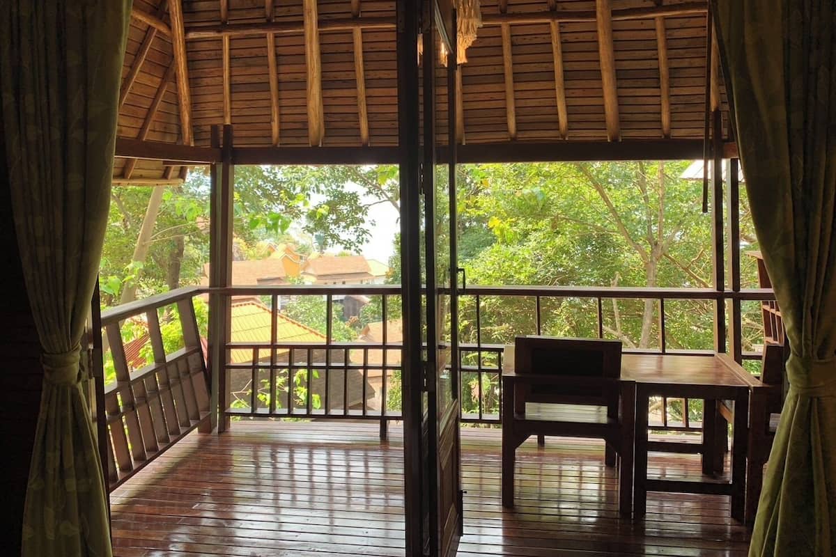 In-room safe, blackout drapes, free WiFi