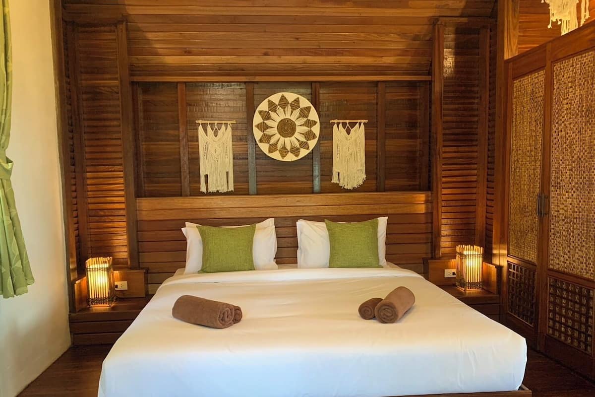 In-room safe, blackout drapes, free WiFi