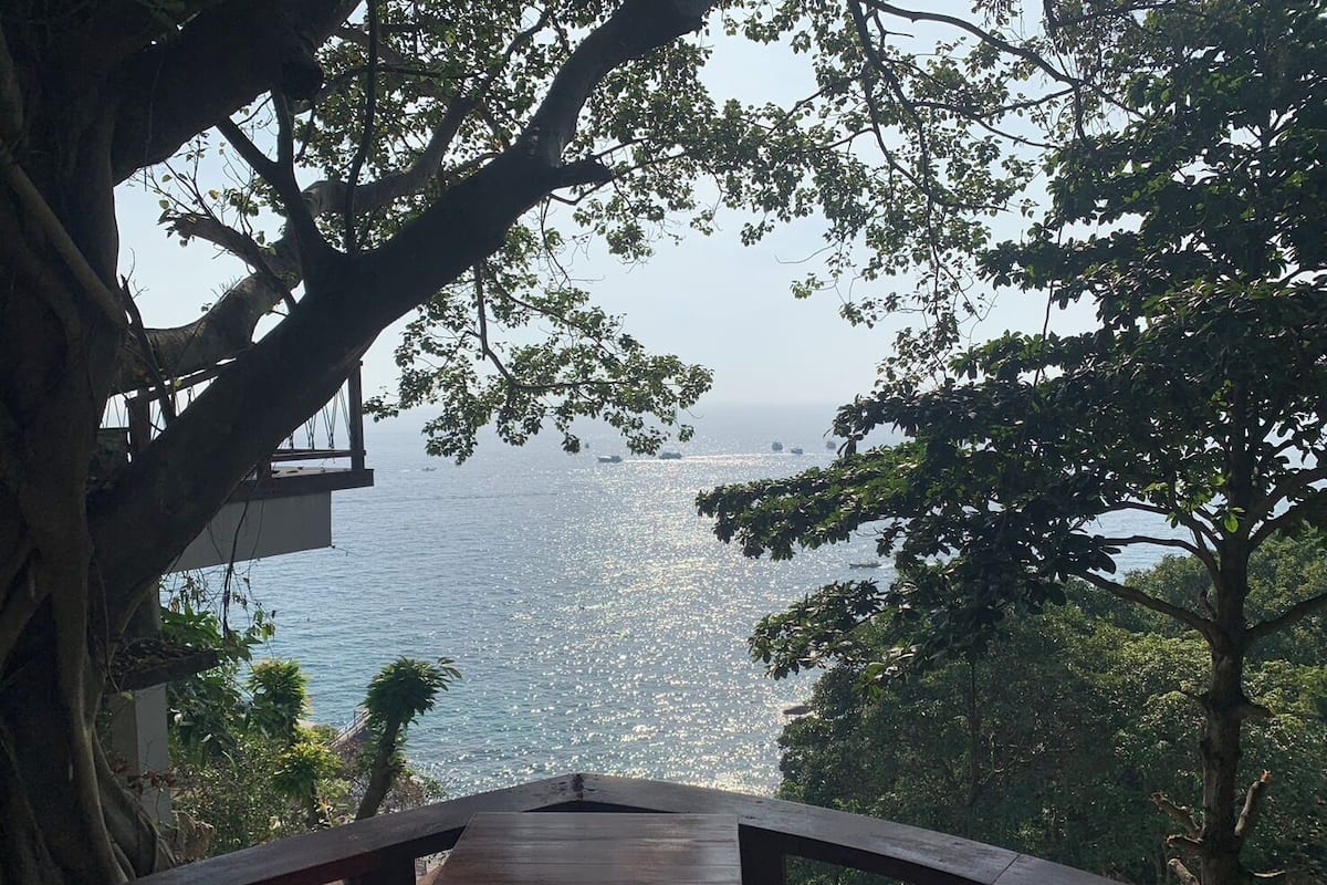 In-room safe, blackout drapes, free WiFi