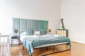 Basic Apartment | Iron/ironing board, free WiFi - Charming 1BR Apt 15 Min to Vienna (Vienna)