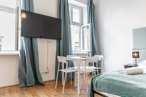 Basic Apartment | Iron/ironing board, free WiFi - Charming 1BR Apt 15 Min to Vienna (Vienna)