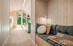 Smart TV, fireplace - Gorgeous home in Højby with sauna (Højby)