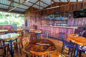 Bar (en la propiedad)