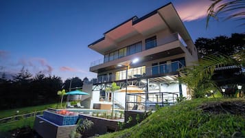 Ferienhaus, 6 Schlafzimmer, barrierefrei, eigener Pool | Außenbereich