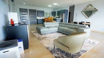 Ferienhaus, 6 Schlafzimmer, barrierefrei, eigener Pool | Wohnzimmer
