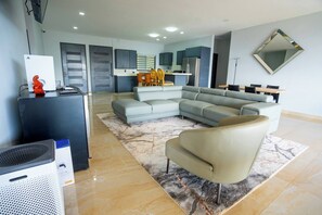 Ferienhaus, 6 Schlafzimmer, barrierefrei, eigener Pool | Wohnzimmer