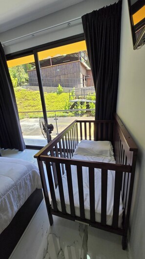 Rumah, 6 kamar tidur, akses difabel, kolam renang pribadi