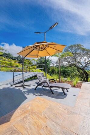 Ferienhaus, 6 Schlafzimmer, barrierefrei, eigener Pool | Terrasse/Patio