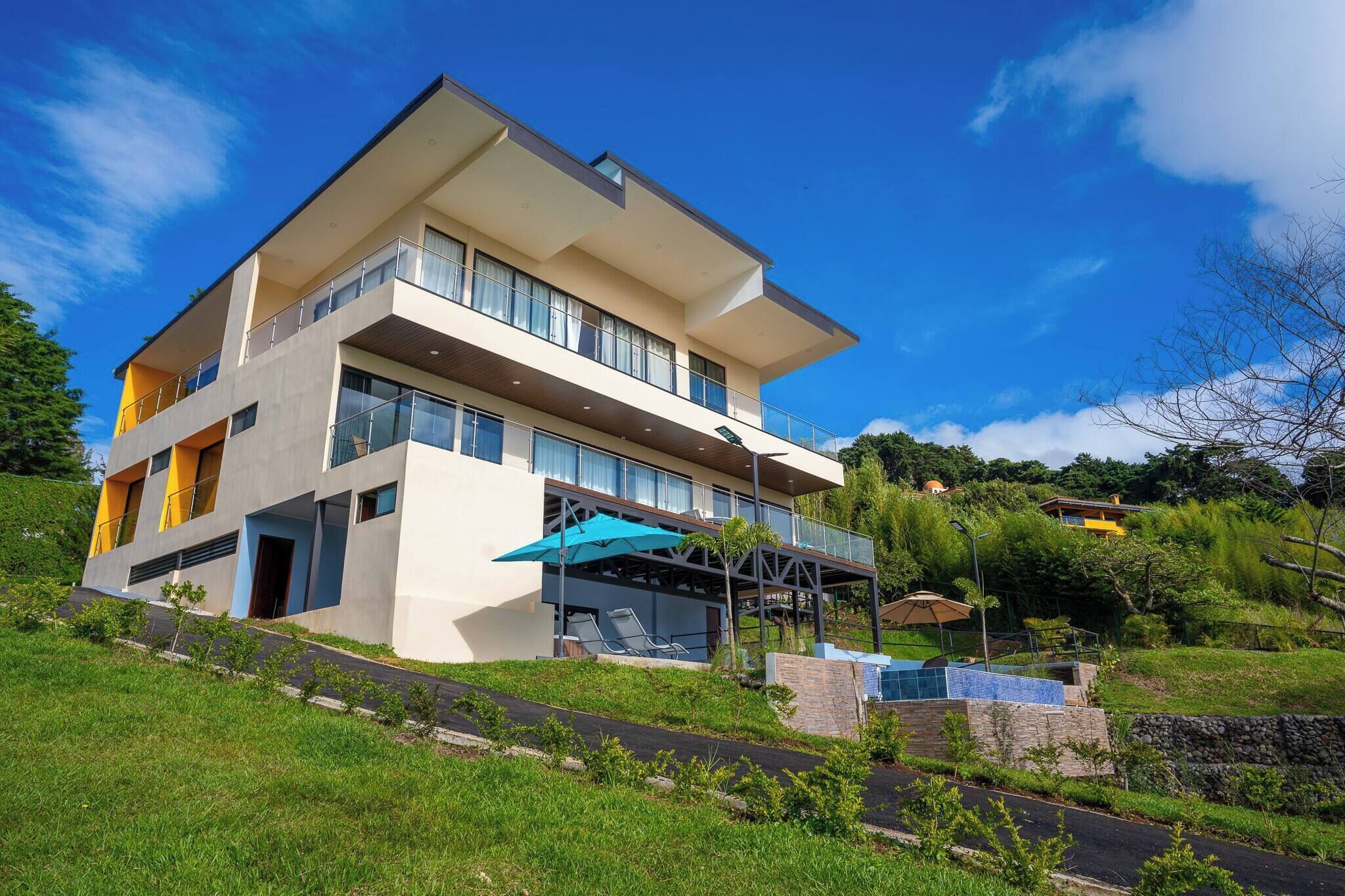 المنشأة من الخارج