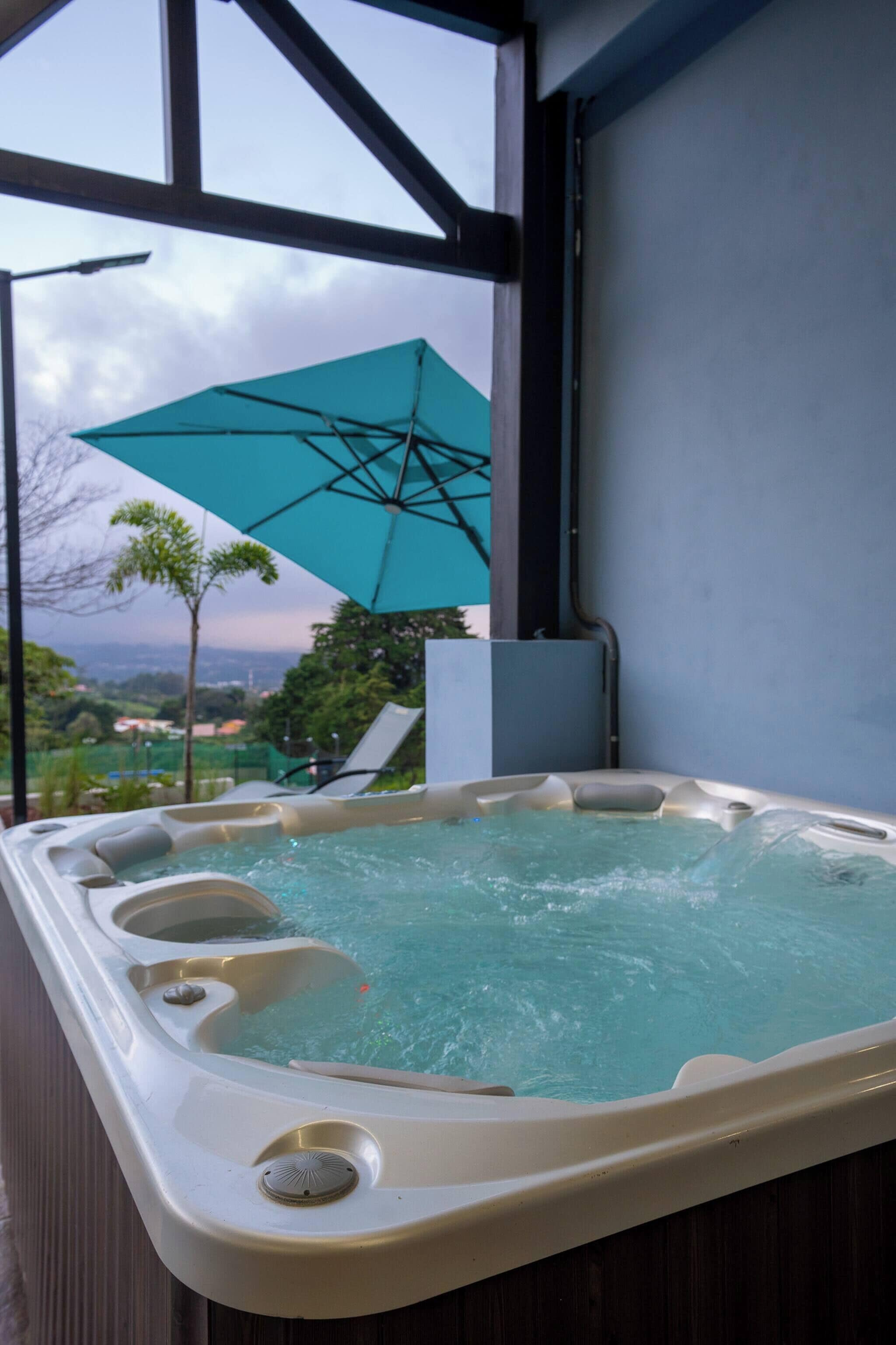 Nhà, 6 phòng ngủ, phù hợp cho người khuyết tật, hồ bơi riêng | Hiên