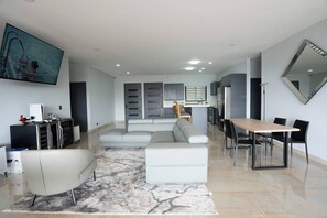 House, 6 Bedrooms, Accessible, Private Pool | Living room - La Parada House 25 (Concepción)