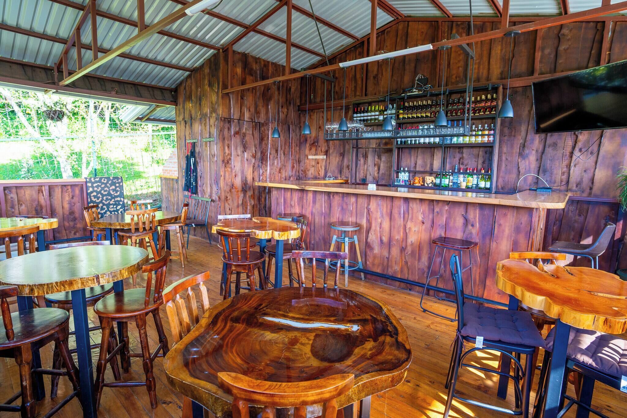 Ferienhaus, 6 Schlafzimmer, barrierefrei, eigener Pool | Bar (in der Unterkunft)