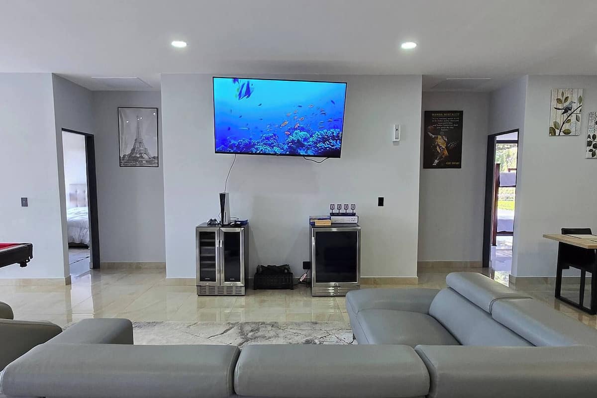 House, 6 Bedrooms, Accessible, Private Pool | Living room