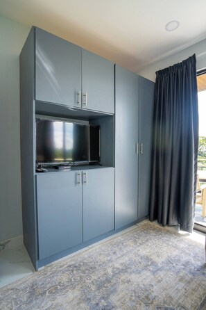 House, 6 Bedrooms, Accessible, Private Pool | Interior